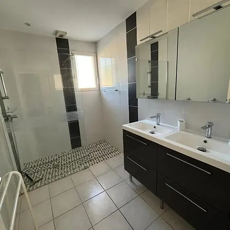 Charmante à Avec Piscine Privée. Villa *