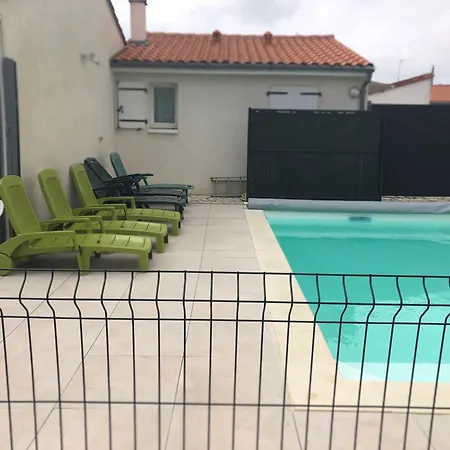 Charmante A Avec Piscine Privee. Villa *