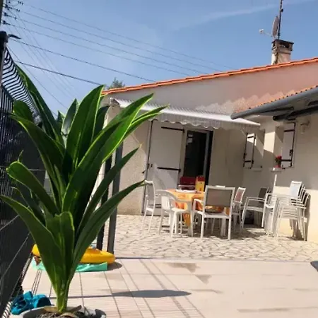 Charmante à Avec Piscine Privée. * Saint-Georges-de-Didonne