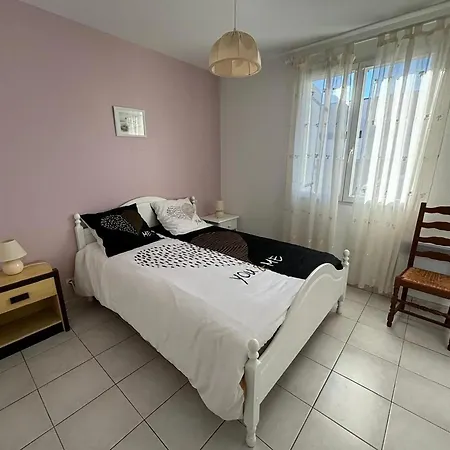 Charmante à Avec Piscine Privée.