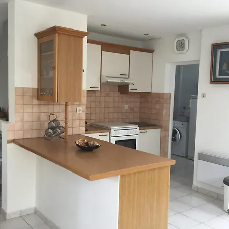 Charmante à Avec Piscine Privée. Saint-Georges-de-Didonne